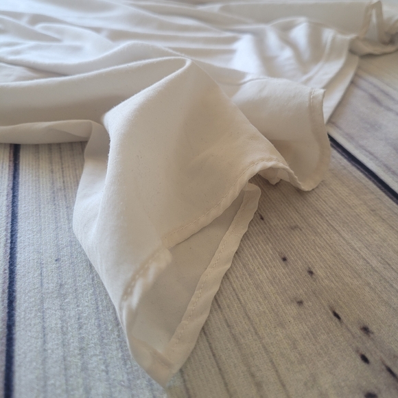 ★SOLD★Flowy White Long T-shirt - Picture 13 of 15